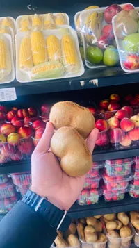 فاكهة الكيوي الطازجة