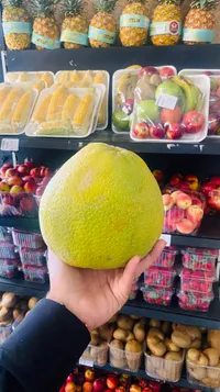 فاكهة البوملي الطازجة
