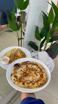 وجبة بيتزا مارغريتا مع إضافات