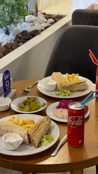 وجبة شاورما دجاج مع بطاطس ومشروب غازي
