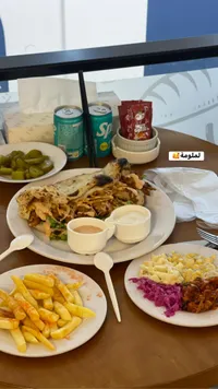 وجبة شاورما دجاج مع المقبلات - لمومة