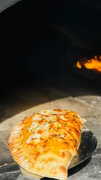فطيرة كالزوني بالجبنة المخبوزة