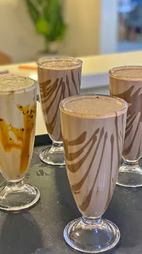 ميلك شيك شوكولاتة وكاراميل