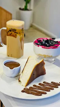 تشيز كيك سان سيباستيان مع صوص الشوكولاتة