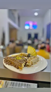 وافل مشكل بالشوكولاتة والفستق