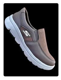 حذاء رياضي شبابي مريح - سكيتشرز (Skechers)