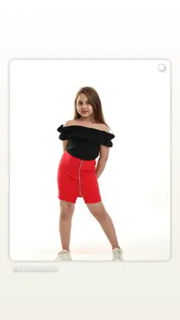 طقم بناتي - بلوزة مكشوفة الأكتاف وتنورة بسحاب (lokaafashion94)