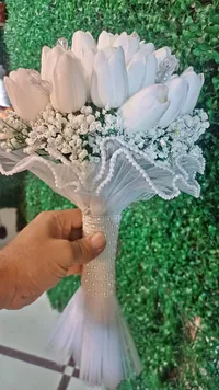 باقة زهور التوليب البيضاء للعرائس