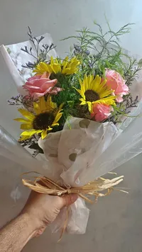 باقة زهور الربيع المنسقة