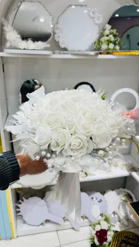 باقة زهور العروس البيضاء الفاخرة
