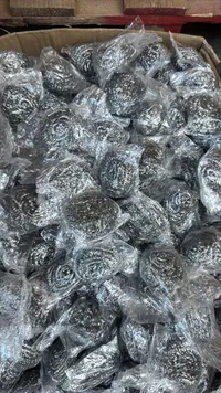 إسفنجات تنظيف معدنية