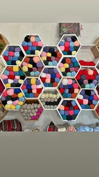 خيوط صوف ملونة لأعمال المكرمية والكروشيه