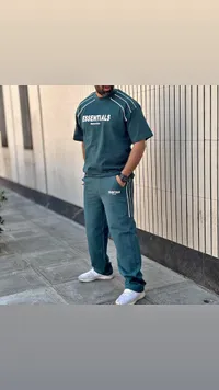 طقم رياضي - Essentials (Fear of God)