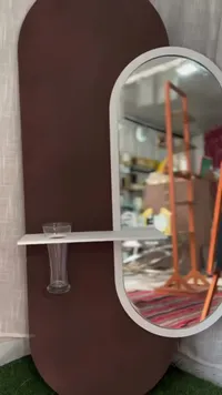 مرآة حائط عصرية مع رف خشبي مدمج
