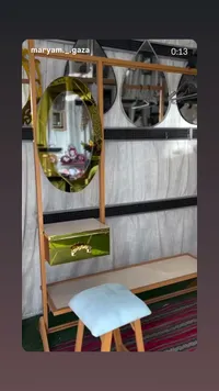 رف ملابس بمرآة وصندوق تخزين