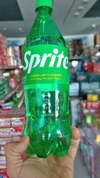 مشروب غازي بنكهة الليمون والليمون الأخضر - سبرايت (Sprite)