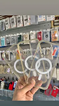 جراب حماية شفاف مع ماج سيف (MagSafe)