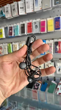 سماعات أذن سلكية