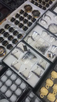 مجموعة عدسات لاصقة ملونة متنوعة