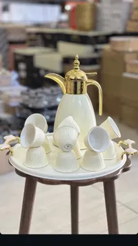 طقم فناجين قهوة مع تيربوس - تصميم كلاسيكي ذهبي وأبيض