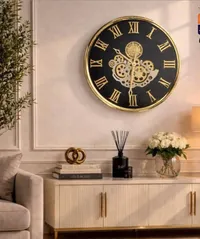 ساعة حائط ديكورية بتصميم تروس ذهبي وأسود