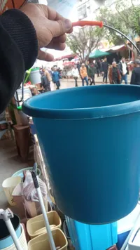 دلو بلاستيك أزرق متعدد الاستخدامات