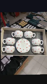 طقم فناجين وصحون السيراميك برسمة القلوب