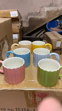 أكواب سيراميك ملونة