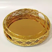 صينية تقديم ذهبية مزخرفة
