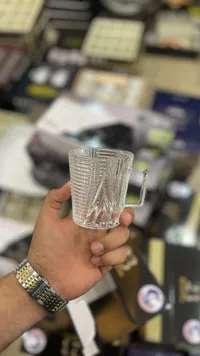 كوب زجاجي بتصميم هندسي