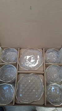طقم ضيافة زجاجي مزخرف بإطار ذهبي