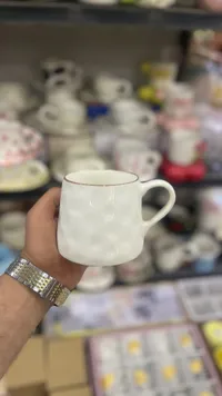مج سيراميك أبيض بتصميم مموج
