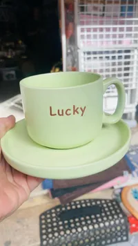 كوب سيراميك مع صحن بتصميم لاكي (Lucky)