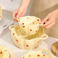 طقم أوعية تقديم سيراميك مزينة بقلوب