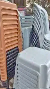 كراسي بلاستيك عملية ومتينة