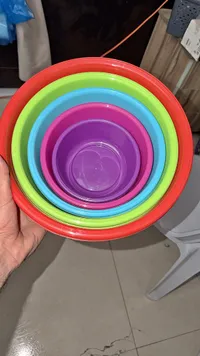 طقم أوعية بلاستيكية ملونة