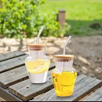 كوب زجاجي مع ماصة وغطاء بامبو