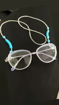 سلسلة نظارات مزينة بالخرز والأحجار الزرقاء - سوق غزة