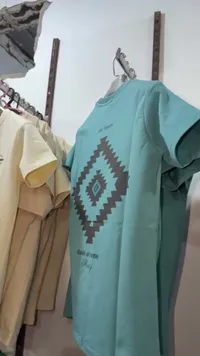 تيشيرت بطبعة هندسية - أولد تايمز (Old Times)