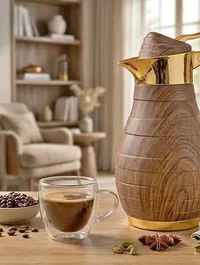 ترمس حافظ للحرارة بتصميم خشبي وذهبي