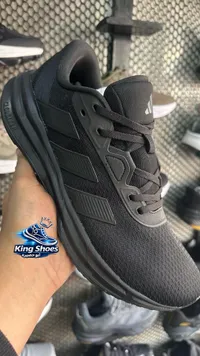 حذاء رياضي أديداس أسود