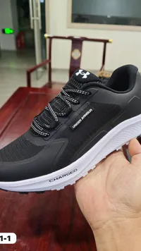 حذاء رياضي تشارجيد - أندر أرمر (Under Armour)