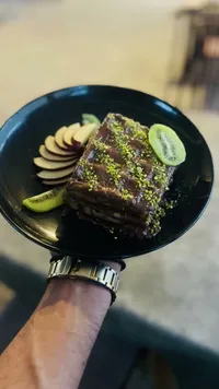 وافل الشوكولاتة بالفواكه والمكسرات
