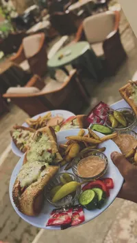وجبة ساندويتش دجاج بالجبنة
