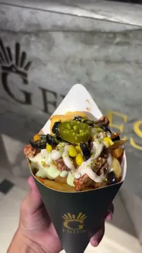 بطاطس مقلية بالدجاج والزيتون والذرة - G Fries