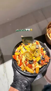 بطاطس مقرمشة بالدجاج والهلابينو - G Fries