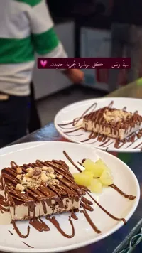 قطع كيك الشوكولاتة بالكريمة