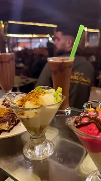 مجموعة وجبات ومشروبات متنوعة - مطعم