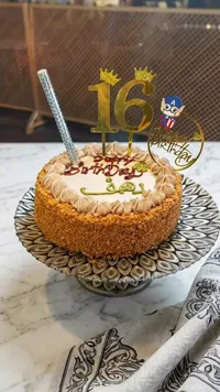 كيكة عيد ميلاد مخصصة - تصميم 16 عاماً