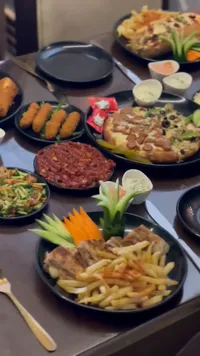 وجبة عائلية متنوعة - تشكيلة مطعم